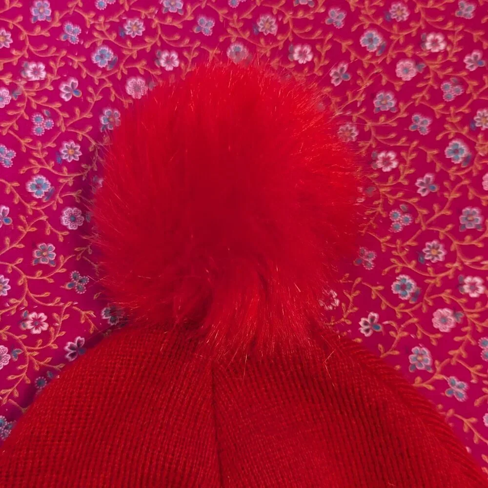 Disney Minnie Mouse Hat Knit Beanie Cap Ears Patch Fuzzy Puff Pom Red‎